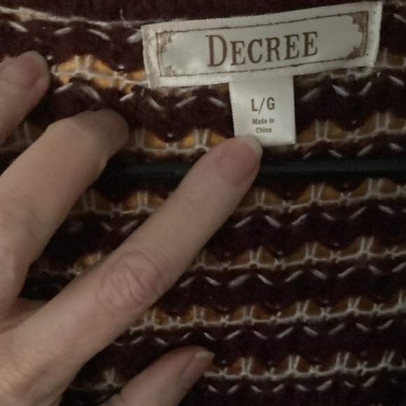 Burgundy and White long cardigan - Picture 2 of 3